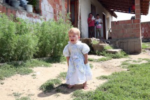 Villaggio di Çupeva: bambina