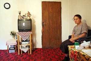 Villaggio di Zllakucan: donna